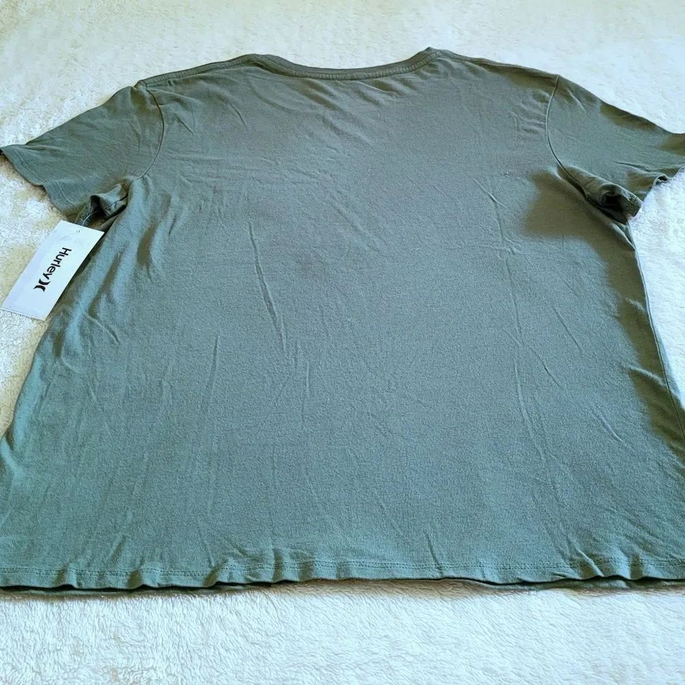 Hurley🌊 Island Scene🏝 Graphic Tee👕 - NWT - Picture 9 of 11
